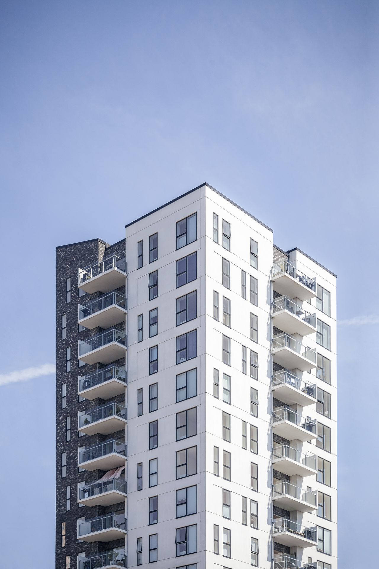 vertical-shot-white-building-clear-sky